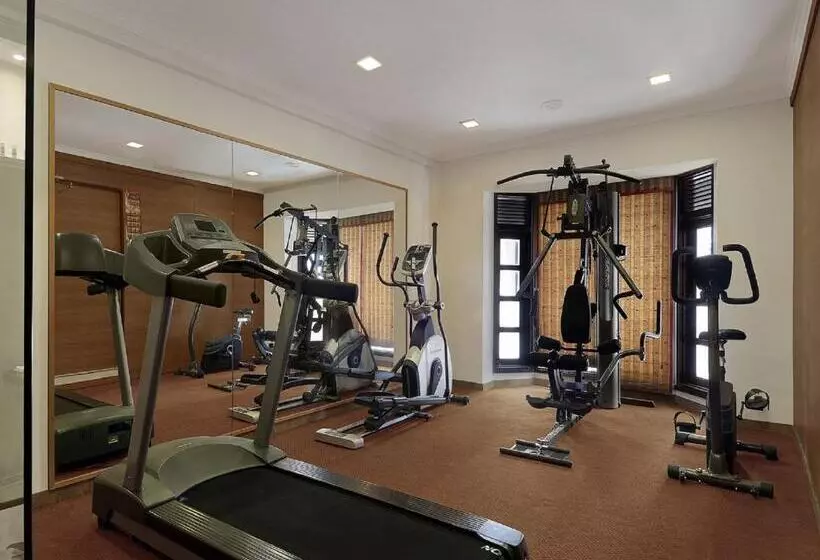 Отель Ramada By Wyndham Mussoorie Mall Road