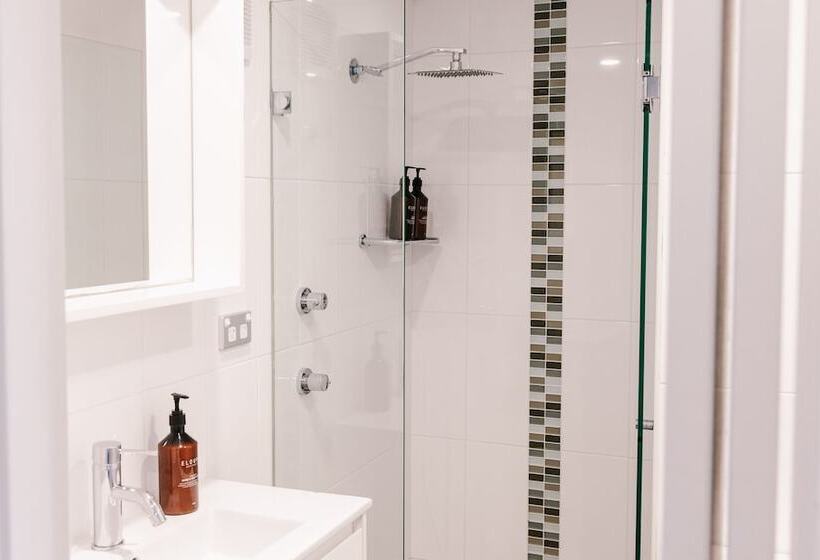 בית מלון כפרי The Blenheim