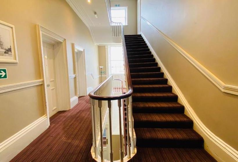 בית מלון כפרי The Lowther