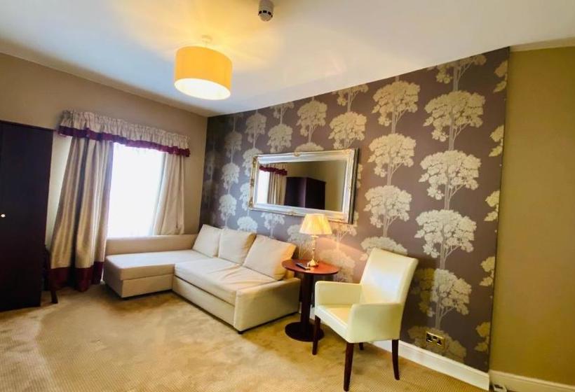 בית מלון כפרי The Lowther