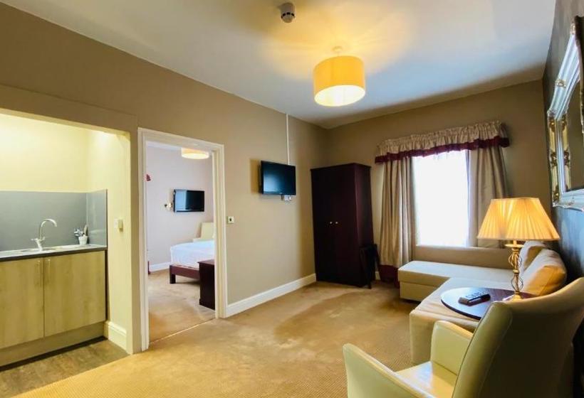 בית מלון כפרי The Lowther