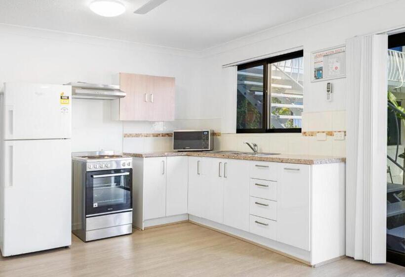 Montego Mermaid Beach Motel