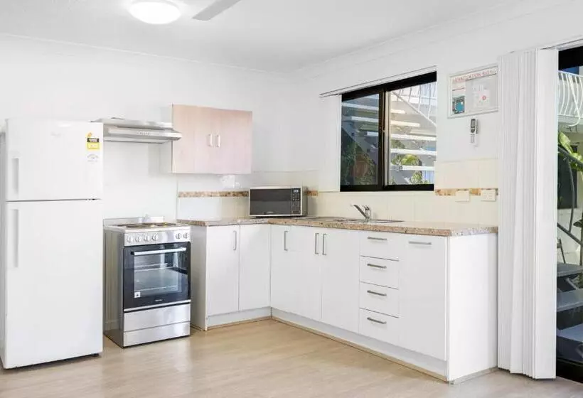 Montego Mermaid Beach Motel