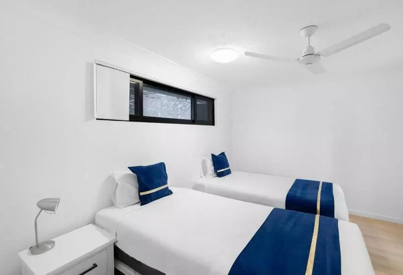 Montego Mermaid Beach Motel