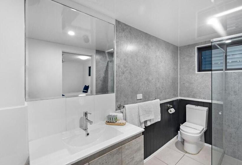 Montego Mermaid Beach Motel