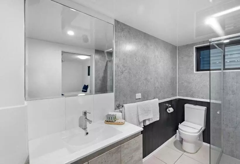 Montego Mermaid Beach Motel