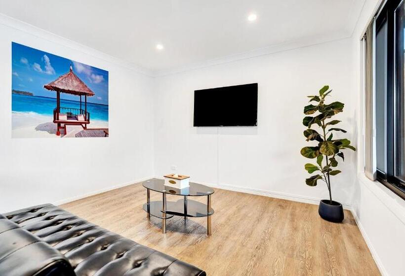 Montego Mermaid Beach Motel