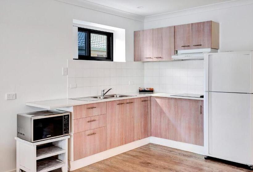 Montego Mermaid Beach Motel