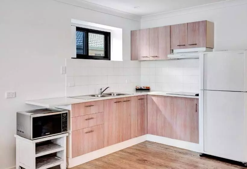 Montego Mermaid Beach Motel