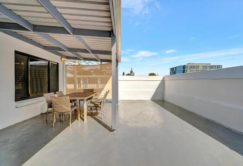 Montego Mermaid Beach Motel