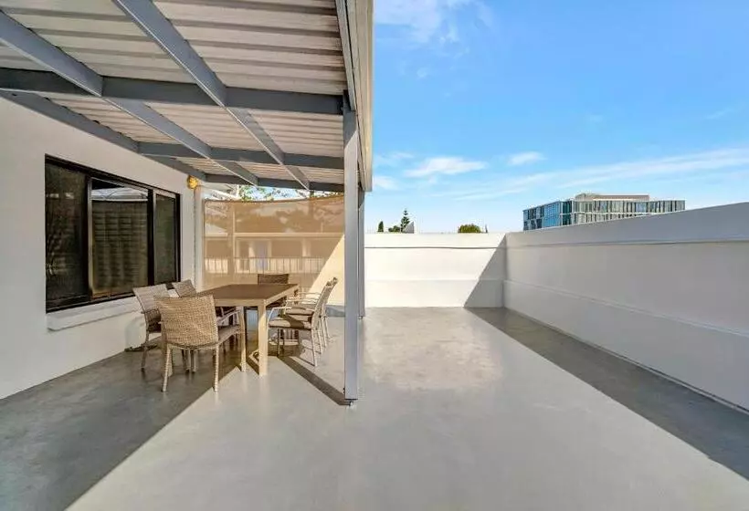 Montego Mermaid Beach Motel