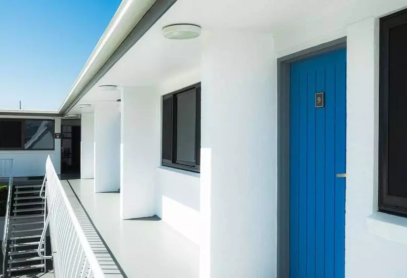 Montego Mermaid Beach Motel