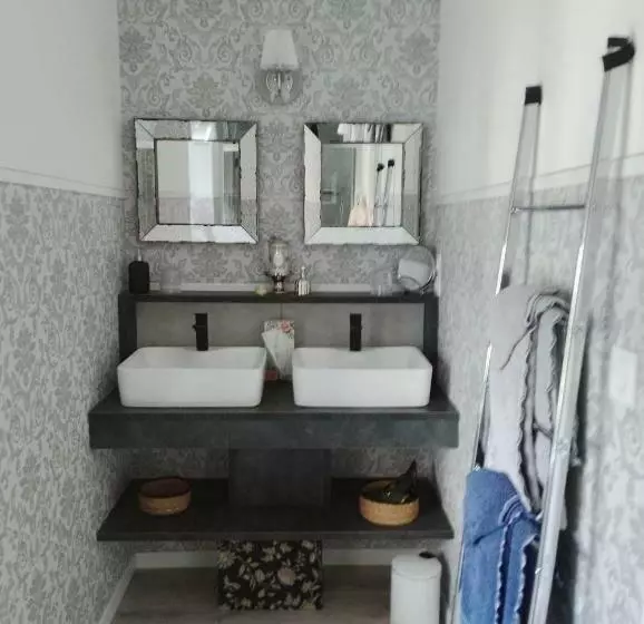 Aamiaismajoitus (B&B) La Ménardière Tranquilitatis Chambre Double Petit Déjeuner Compris