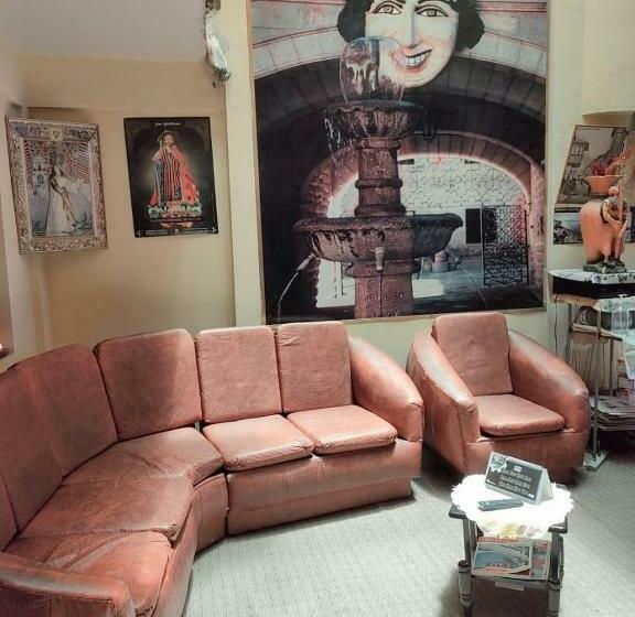 Pensió Hostal La Realeza