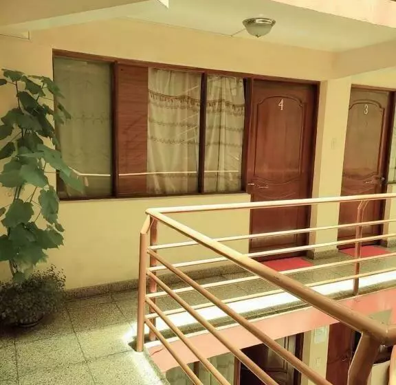 پانسیون Hostal La Realeza