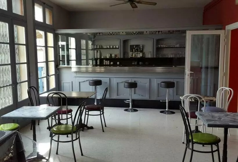 Auberge De Jeunesse Hi Arles