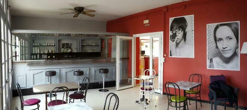 הוסטל Auberge De Jeunesse Hi Arles