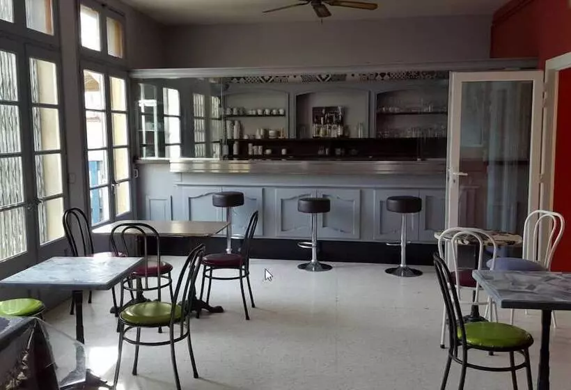 Auberge De Jeunesse Hi Arles