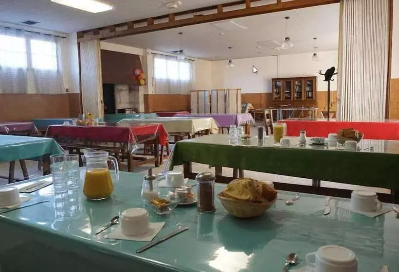 Auberge De Jeunesse Hi Arles