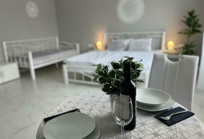 Camille Apartmanhouse