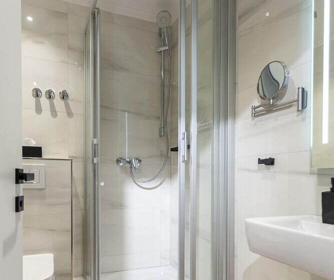 Delphi Hotel & Restaurant