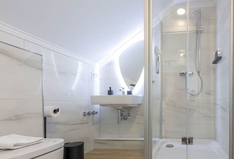 Delphi Hotel & Restaurant