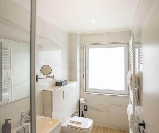 Delphi Hotel & Restaurant