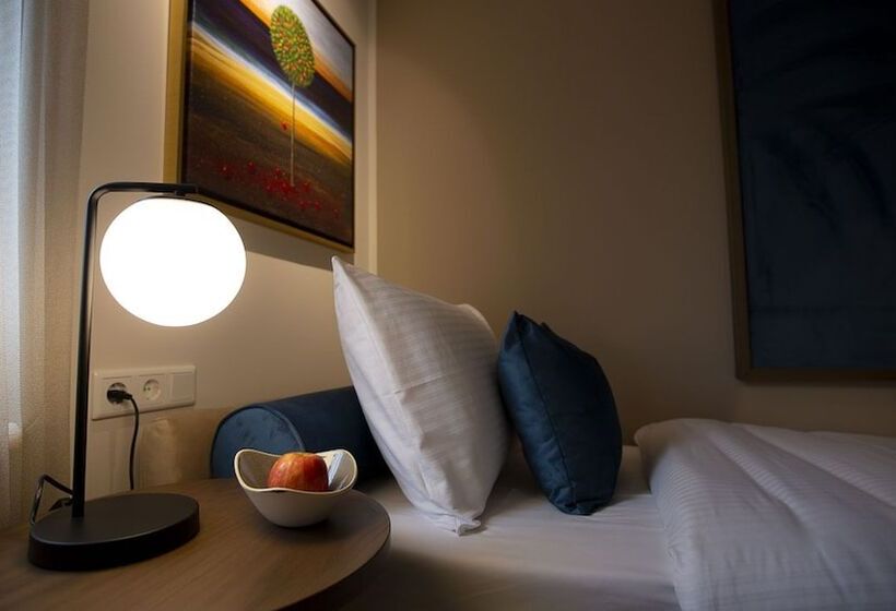 Delphi Hotel & Restaurant