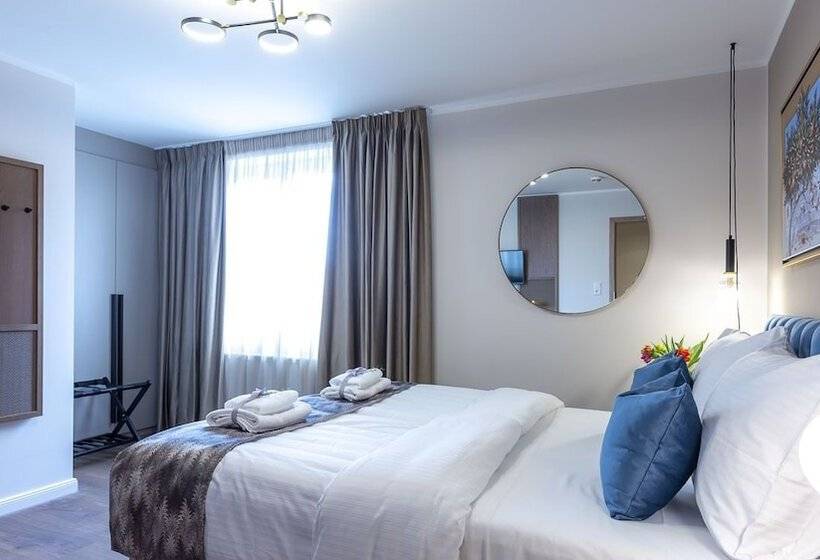 Delphi Hotel & Restaurant