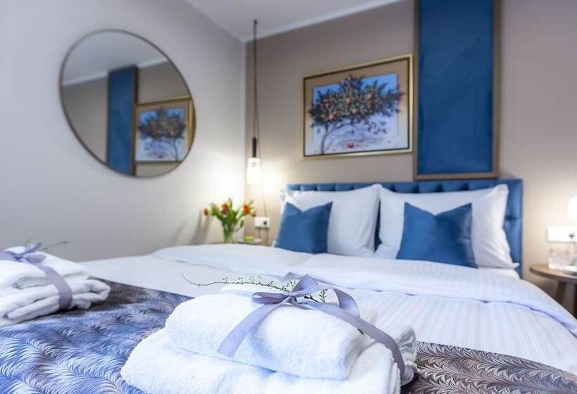 Delphi Hotel & Restaurant