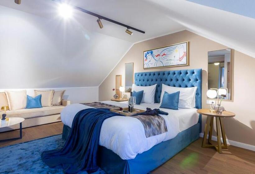 Delphi Hotel & Restaurant