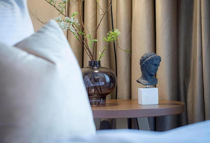 Delphi Hotel & Restaurant