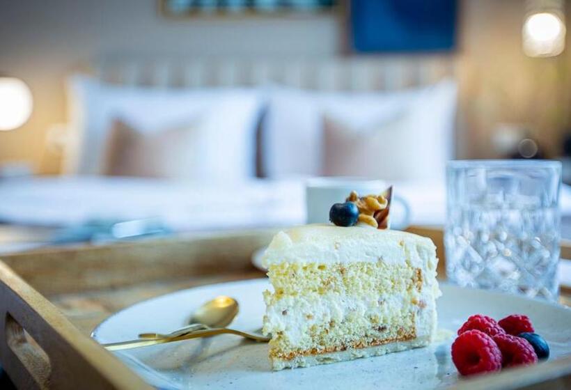 Delphi Hotel & Restaurant