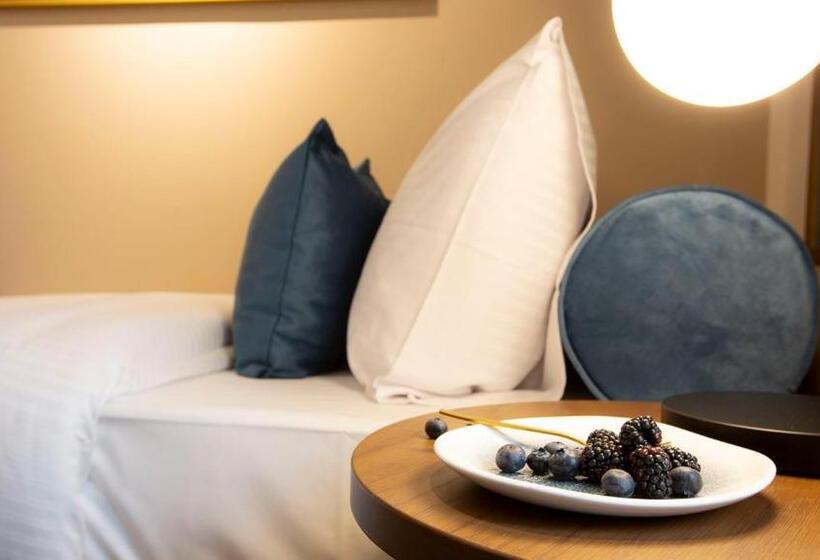 Delphi Hotel & Restaurant