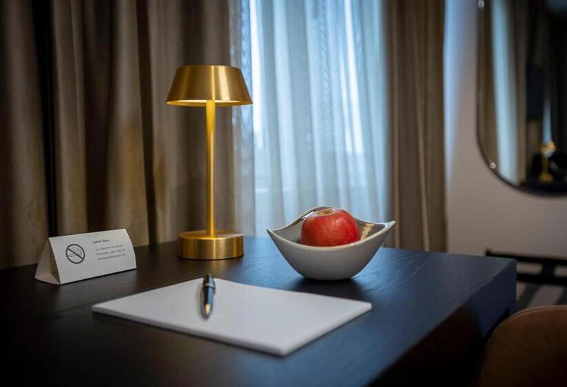 Delphi Hotel & Restaurant