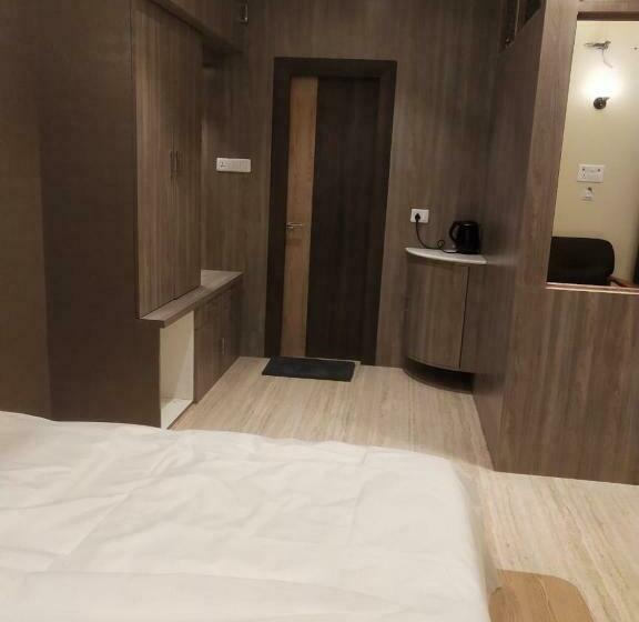 בית מלון כפרי The Royal Chandra