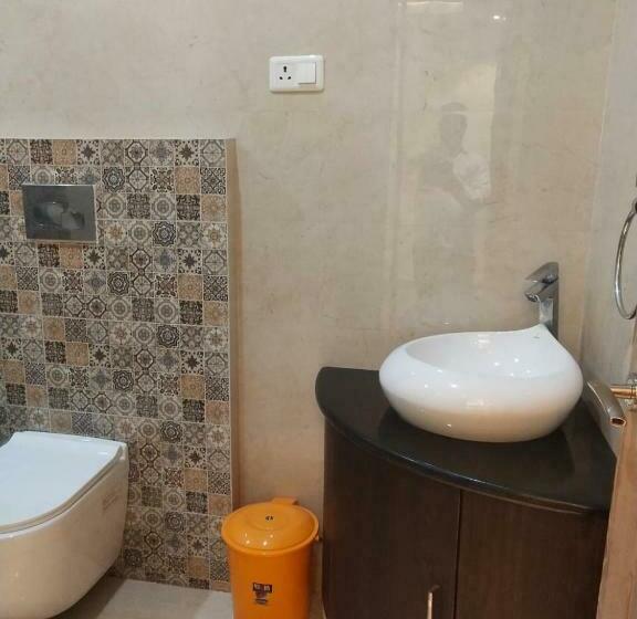 בית מלון כפרי The Royal Chandra