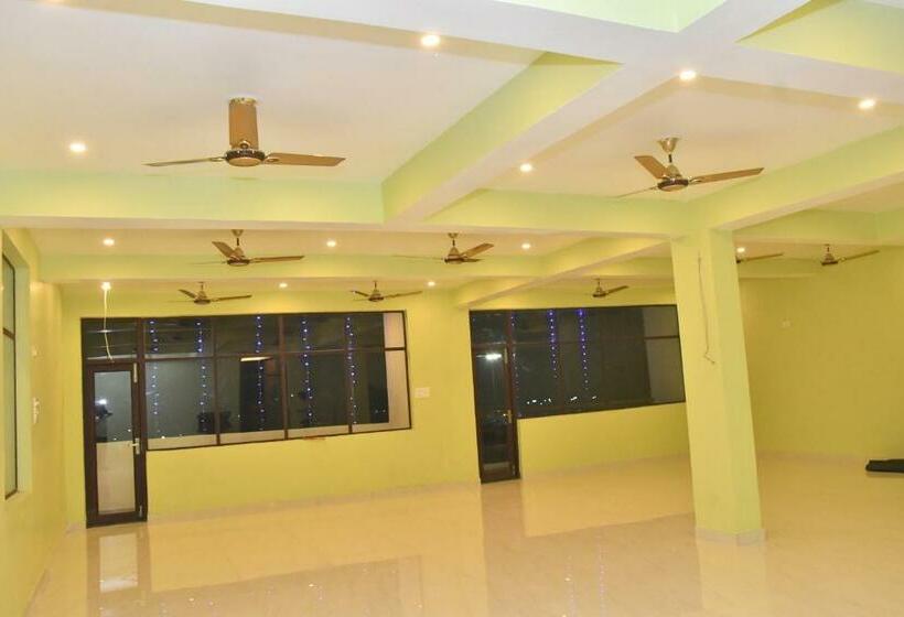 בית מלון כפרי The Royal Chandra