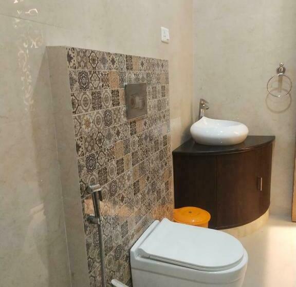 בית מלון כפרי The Royal Chandra