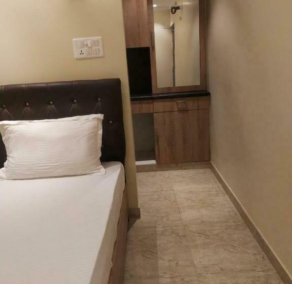 בית מלון כפרי The Royal Chandra