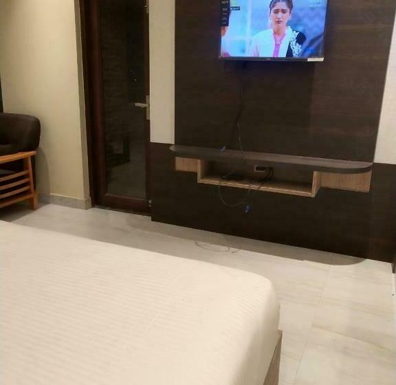 בית מלון כפרי The Royal Chandra