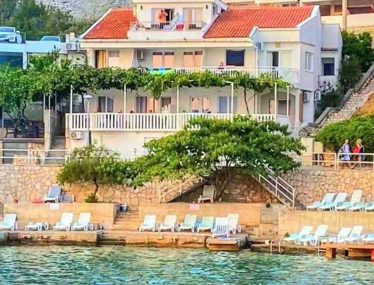 پانسیون Apartments Villa Glavinić