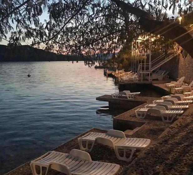 پانسیون Apartments Villa Glavinić