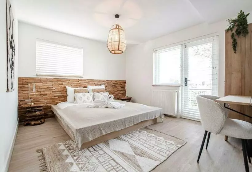 Majatalo Marley’s Beachhouse   Luxury Guest Room With Balcony