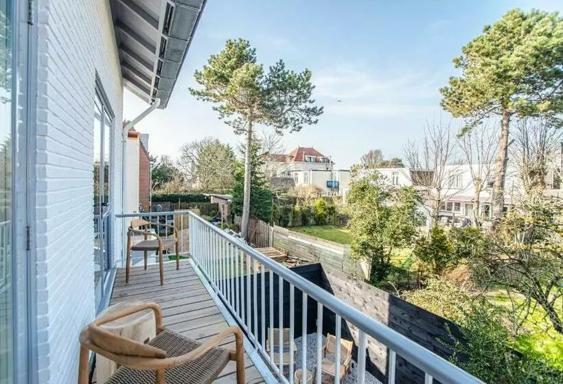 Majatalo Marley’s Beachhouse   Luxury Guest Room With Balcony