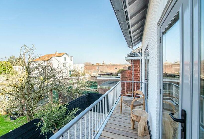 پانسیون Marley’s Beachhouse   Luxury Guest Room With Balcony