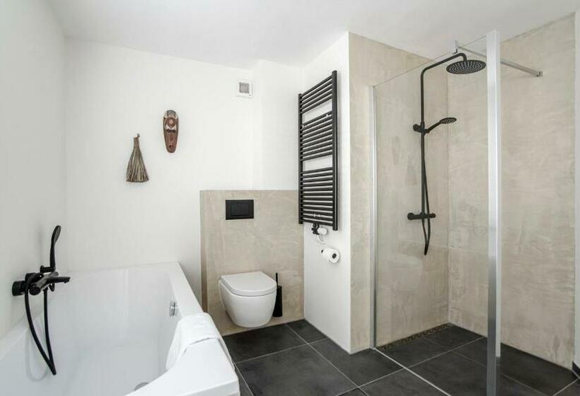 پانسیون Marley’s Beachhouse   Luxury Guest Room With Balcony