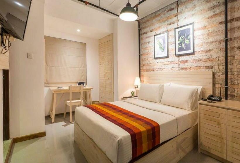 بنسيون Blackout Boutique