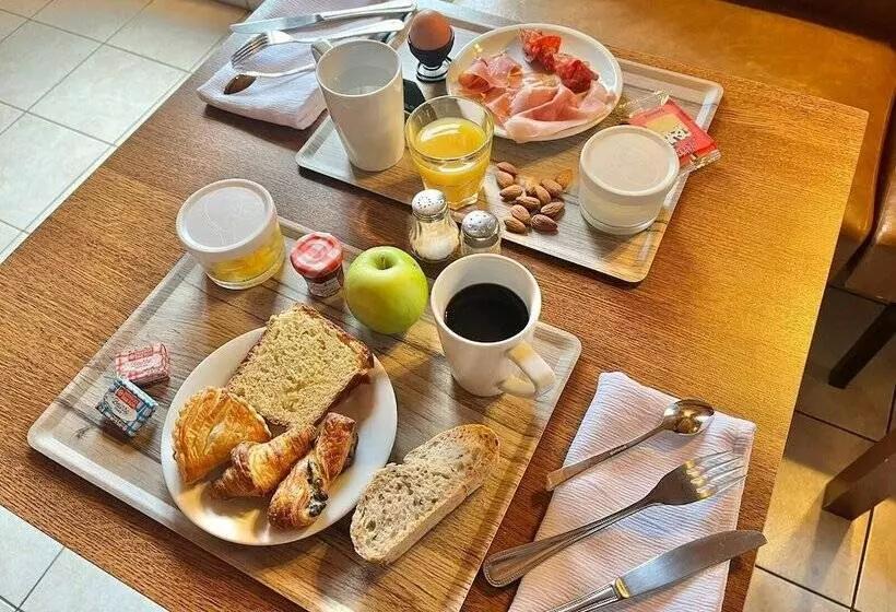 ホテル Logis Hôtel Sully Le Château