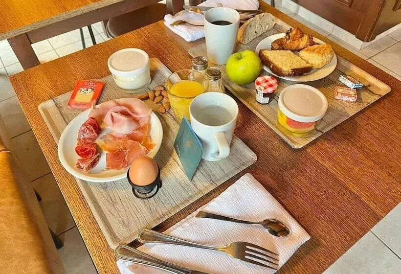 ホテル Logis Hôtel Sully Le Château